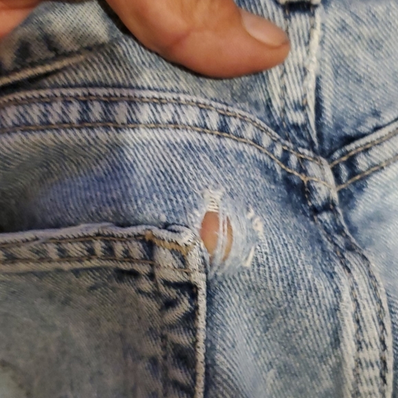 GUESS JEANS 👖❤️ - Picture 9 of 13